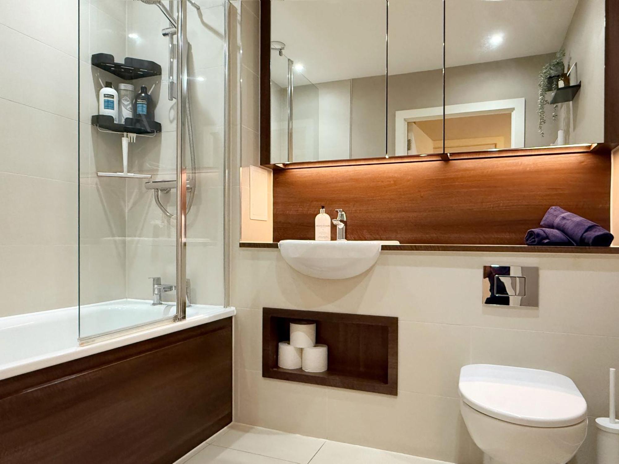 George's Place In Wembley - Close To Wembley Stadium & Wembley Arena Appartement Londen